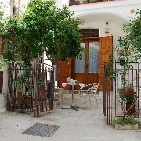 Art Transparent Bed & Breakfast 3*