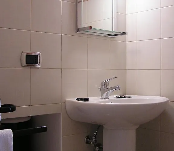 ベッド・アンド・ブレックファスト Art Transparent